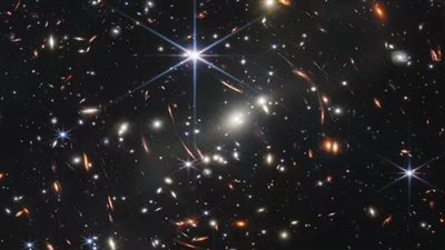 فيزيائي شهير: التنبؤ بالمادة المضادة يثبت وجود مصمم عبقري للكون وهو الله