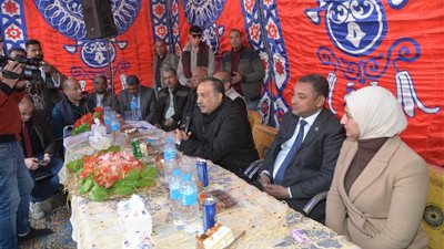 محافظ أسيوط يستمع لمطالب المواطنين لإيجاد حلول  