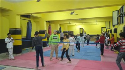 تدريبات رياضية متنوعة بمركز شباب المعمورة  