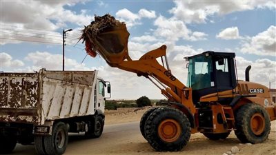 حملات لرفع الإشغالات وإزالة التعديات على الطرق والشوارع بمطروح