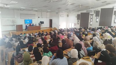 جامعة قناة السويس تؤكد دورها الريادي في محو الأمية بندوة تثقيفية لكلية التربية