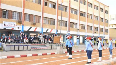 محافظ أسيوط يشهد العروض الفنية بمدرسة ناصر الثانوية العسكرية