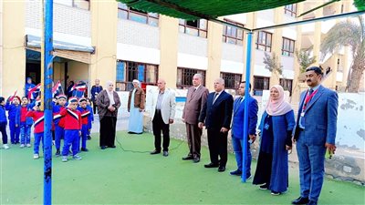 وكيل تعليم الفيوم يشهد طابور الصباح بمدرسة دفنو الرسمية للغات بإطسا