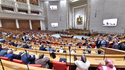 البرلمان يوافق علي الفصل الخاص بتنظيم عمل الأجانب بمشروع قانون العمل الجديد