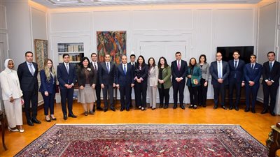 عبد العاطي يجتمع بقيادات وأعضاء القطاع الاقتصادي بوزارة الخارجية