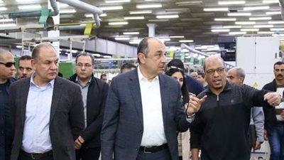 وزير قطاع الأعمال يتفقد مصانع شركة مصر للغزل والنسيج بالمحلة الكبرى 