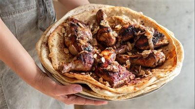 جددي سفرتك وحضري المسخن الفلسطيني بالدجاج والبصل لعزومة رمضان