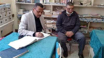 مدير عام ووكيل تعليمية نجع حمادي يتابعان انعقاد الاختبارات الشهرية بالمدارس