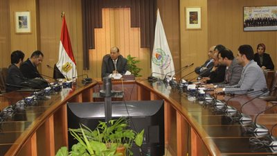 جامعة المنصورة تتابع خطة التحول الرقمي بالمستشفيات 