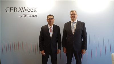 وزير البترول والثروة المعدنية يلتقي الرئيس التنفيذي لشركة هاليبرتون