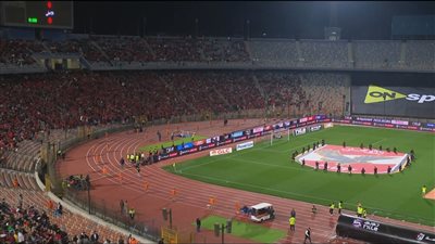 جماهير الأهلي من المدرجات تهاجم اتحاد الكرة وتدعم الإدارة في أزمة التحكيم