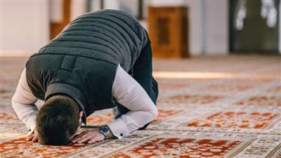 الأخلاق في التعامل مع الله: الخشوع والتذلل لله