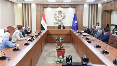 رئيس هيئة الدواء وممثلي الشعبة يناقشان آليات تحديث سياسات تسجيل المستحضرات الدوائية