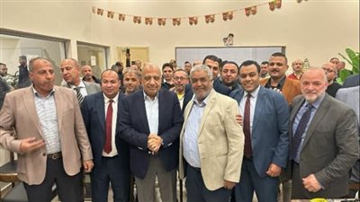 وزير الكهرباء يشارك العاملين إفطارهم: العاملون قادرون على مواصلة الإنجاز ولينا أهداف محددة