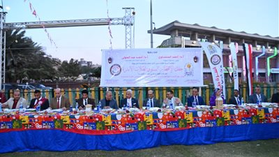 رئيس جامعة أسيوط يشارك أسرة طلاب من أجل مصر حفل إفطار جماعي 