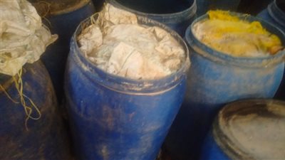 ضبط 10 طن مخلات فاسدة بأحد المخازن بطهطا في سوهاج 