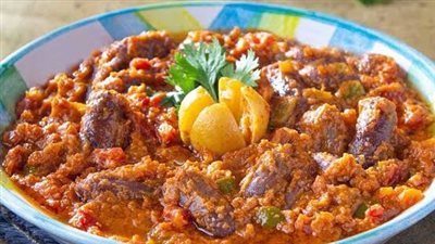 لسحور مميز.. اصنعي فول بالسجق بخطوات سهلة