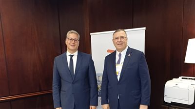 وزير البترول والثروة المعدنية يلتقي الرئيس التنفيذي لشركة توتال إنرجيز الفرنسية