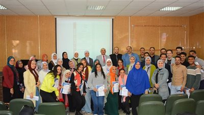 كلية التربية النوعية بجامعة أسيوط تُكرم المشاركين في القوافل الفنية