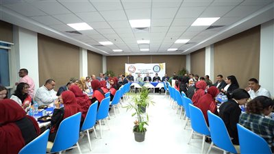 رئيس جامعة الغردقة يشارك أسرة طلاب من أجل مصر حفل الإفطار الجماعي  