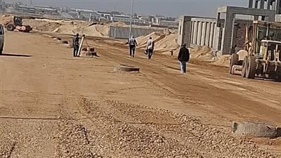 رئيس جهاز العاشر يتابع أعمال تطوير وصيانة الطرق بالمنطقة الصناعية