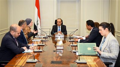 عبد العاطي يجتمع مع قيادات وأعضاء قطاع الشئون البرلمانية بالوزارة