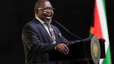 وزير مالية جنوب أفريقيا : ميزانية البلاد قد يتم تعديلها بشكل أكبر