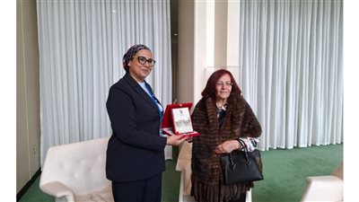 المستشارة أمل عمار تلتقى الأمين العام للمجلس الأعلي للمرأة البحرينية