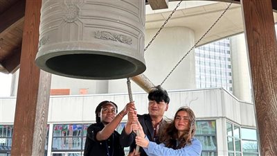 المتطوعة المصرية كريمة هاني تشارك في قرع الأجراس من أجل السلام باحتفالية الأمم المتحدة