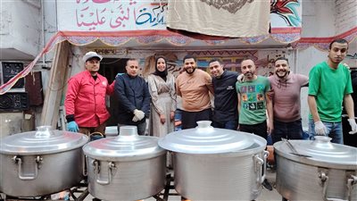 أهالي عزبة حماده يطهون ٥٠ ألف وجبه لإفطار ١٥ رمضان ( صور) 