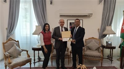 السفير العضايلة يتسلّم جوائز ذهبية لشركات أردنية فازت بمسابقه الأهرام لزيت الزيتون