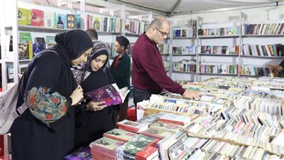 إقبال جماهيري على معرض فيصل الثالث عشر للكتاب