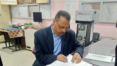 وكيل تعليم نجع حمادي يشدد أهمية انتظام الطالبات فى الدراسة 