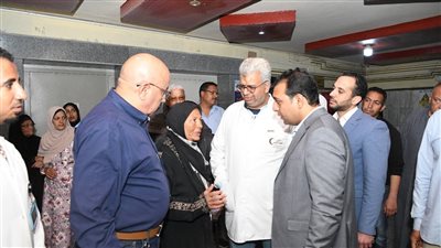 خروج 20 مصابًا من مستشفي قنا بحادث تصادم.. ونائب المحافظ يزور المصابين