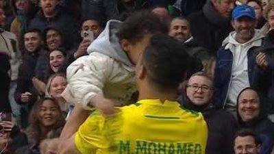 مصطفى محمد يعيد نانت للانتصارات بفوز درامي ويحتفل مع نجله