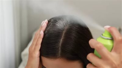 الشامبو الجاف: فوائد وتحذيرات قبل الإستخدام 