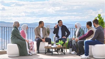 عمرو خالد يحذر من 