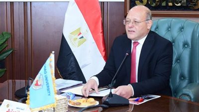 عالم بجامعة سوهاج وفريقه البحثي يخترعون جهاز لتحلية المياه يعمل بالطاقة الشمسية