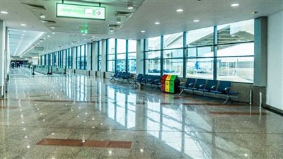 خدمات يقدمها مطار القاهرة الدولي.. الجراج متعدد الطوابق والمشاية الكهربائية