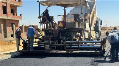 وزير الإسكان يُشدد على تسريع وتيرة أعمال الطرق والمرافق بمشروع 