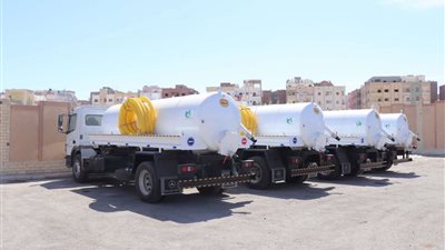 دعم الحملة الميكانيكية بمياه البحر الأحمر بـ4 سيارات صرف صحي 