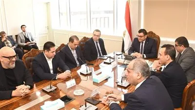 تفاصيل لقاء وزير الإسكان مع مسؤولي 