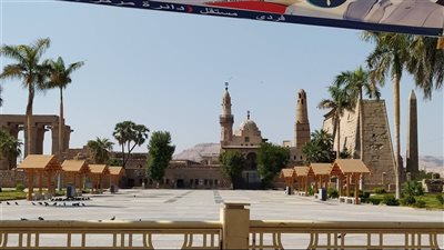 يوم كرنفالي.. شباب الأقصر يدشنون مبادرة إفطار الآلاف بساحة المعبد