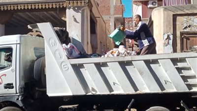 حملات نظافة يومية بمدينة كوم حمادة والقرى التابعة