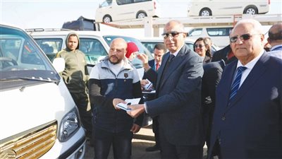 «الزراعى المصرى» يسلم 78 سيارة ميكروباص  ضمن مبادرة إحلال السيارات بالمنيا