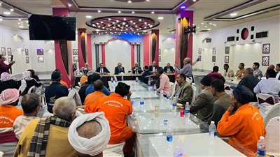 محافظ قنا يشارك إفطارًا للعاملين بمحليات نجع حمادي 