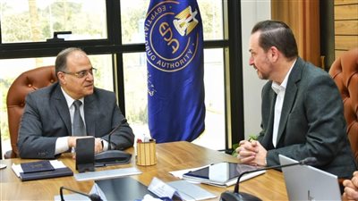 بهدف توطين صناعة مستحضرات الأورام. رئيس هيئة الدواء يستقبل مدير شركة سرفييه مصر