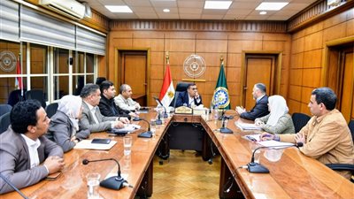 محافظ الدقهلية يستعرض سبل تعظيم الاستفادة من مجزر ميت الكرماء