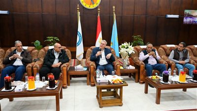 وزير البترول والثروة المعدنية يزور شركتى جابكو والعامة للبترول بمنطقة خليج السويس