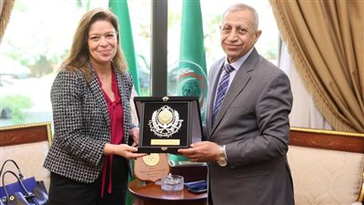 رئيس الأكاديمية العربية يستقبل وفدًا رفيع المستوى من السفارة الأمريكية بالقاهرة لبحث التعاون